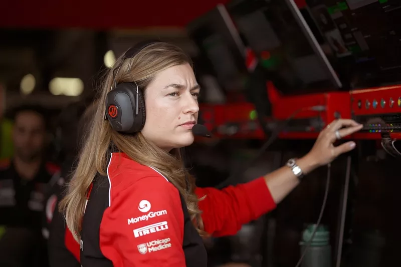29 : Laura Mueller, ingénieur de course chez Haas