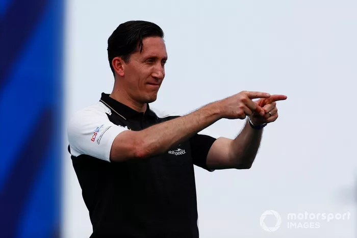 James Barclay, Director del equipo Jaguar TCS Racing, en el podio