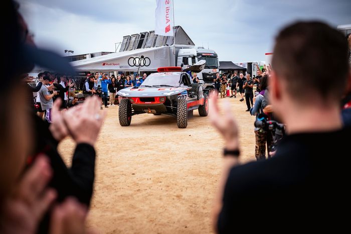 #207 Team Audi Sport Audi: Carlos Sainz Sr, Lucas Cruz
