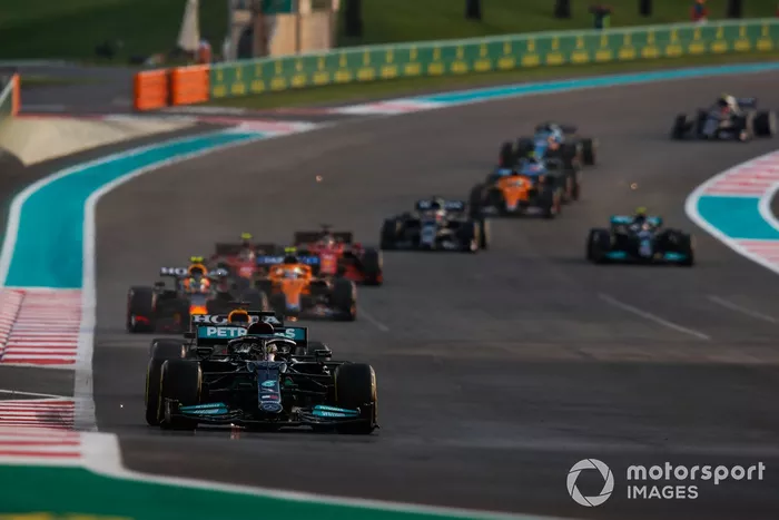 Lewis Hamilton, Mercedes W12, Max Verstappen, Red Bull Racing RB16B, Sergio Pérez, Red Bull Racing RB16B