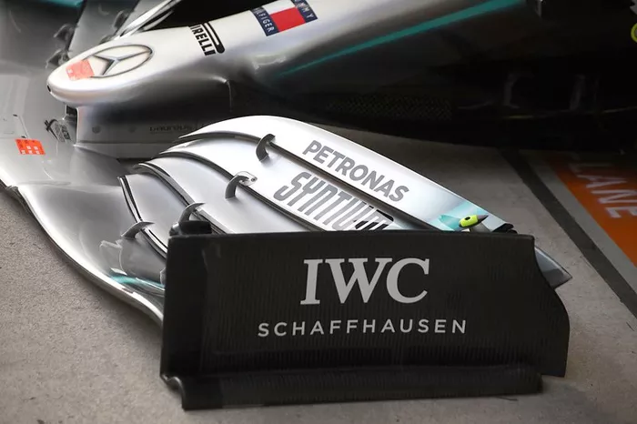 Detalle del alerón delantero del Mercedes AMG F1 W10