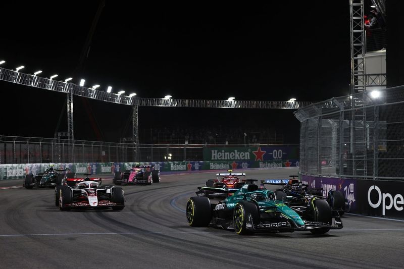 Lance Stroll, Aston Martin Racing, Esteban Ocon, Haas F1 Team, Alexander Albon, Williams