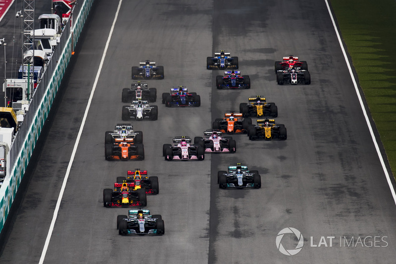 Lewis Hamilton, Mercedes AMG F1 W08, Max Verstappen, Red Bull Racing RB13, Daniel Ricciardo, Red Bull Racing RB13, Valtteri Bottas, Mercedes AMG F1 W08, Stoffel Vandoorne, McLaren MCL32, Sergio Perez, Sahara Force India F1 VJM10, at the start