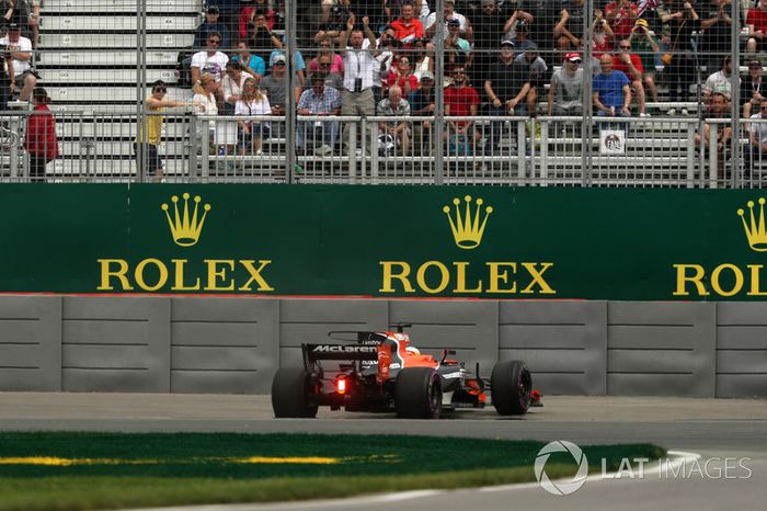Fernando Alonso, McLaren MCL32 se detiene y abandona la PL1