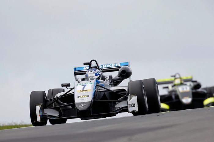 Ralf Aron, Hitech Grand Prix, Dallara F317 - Mercedes-Benz