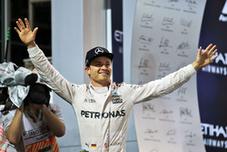 Weltmeister Nico Rosberg, Mercedes AMG F1 feiert auf dem Podium