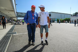 Niki Lauda, Mercedes AMG F1 Non-Executive voorzitter en Lewis Hamilton, Mercedes AMG F1