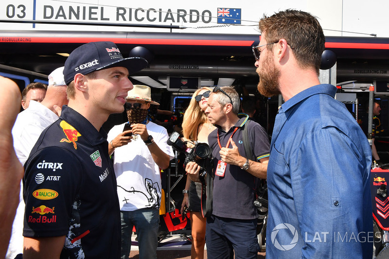 Max Verstappen, Red Bull Racing y Chris Hemsworth, actor