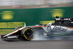 Sergio Perez, Sahara Force India F1 VJM09 blokkeert tijdens het aanremmen