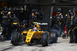 Jolyon Palmer, Renault Sport F1 Team parada en boxes
