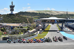 Valentino Rossi, Yamaha Factory Racing, leidt bij de start