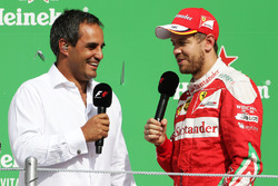 Juan Pablo Montoya, con el podio con Sebastian Vettel, Ferrari