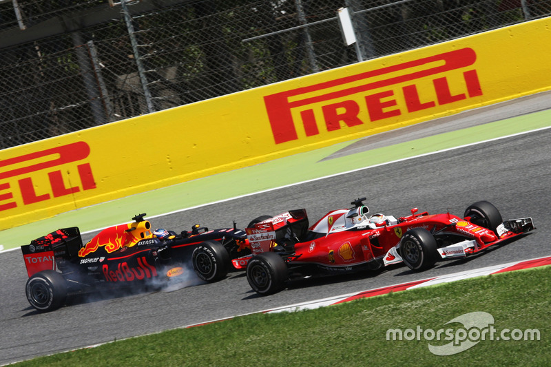 Daniel Ricciardo, Red Bull Racing RB12 y Sebastian Vettel, Ferrari SF16-H