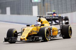 Sergey Sirotkin, Renault Sport F1 Team RS16
