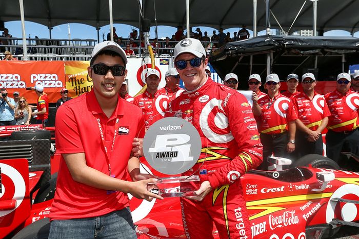 Ganador de la pole Scott Dixon, Chip Ganassi Racing Chevrolet