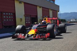 Sébastien Buemi, Red Bull Racing, teste les pneus Pirelli 2017