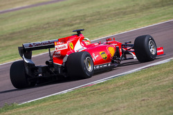 Естебан Гутьєррес, Ferrari, тестує шини Pirelli зразку 2017 року