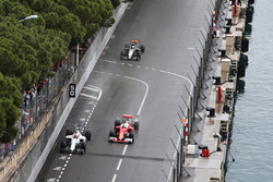 Felipe Massa, Williams FW38 e Sebastian Vettel, Ferrari SF16-H