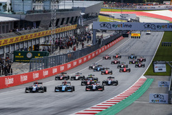 Ryan Tveter, Trident leads David Beckmann, Jenzer Motorsport, Giuliano Alesi, Trident, and the rest of the field at the start of the race.