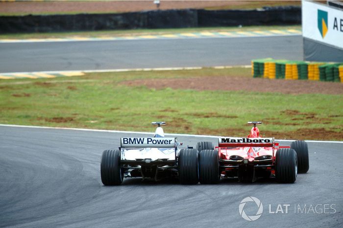 Juan Pablo Montoya, BMW Williams FW23, Michael Schumacher, Ferrari F1 2001