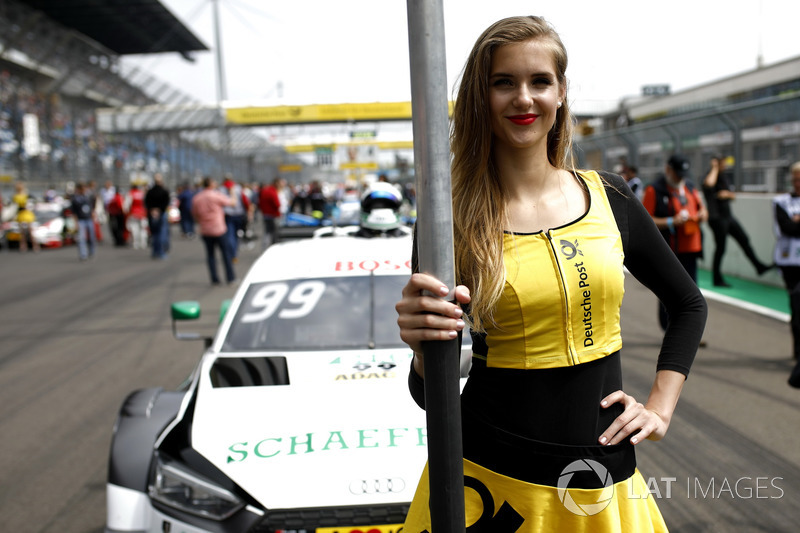 La grid girl di Mike Rockenfeller, Audi Sport Team Phoenix