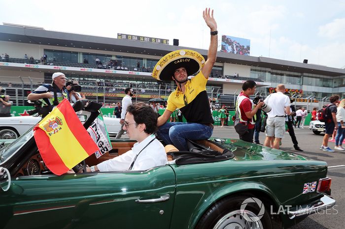 Carlos Sainz Jr., Scuderia Toro Rosso on the drivers parade