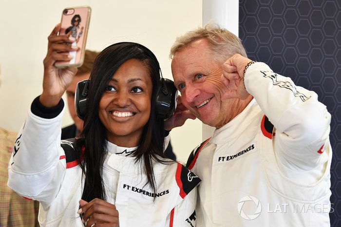 F1 Experiences coche de 2 plazas Nichole Galicia, Actriz  y Kevin Schwantz