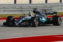 Polesitter Lewis Hamilton, Mercedes AMG F1 W08