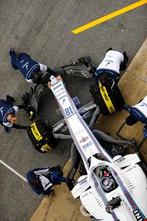 Lance Stroll, Williams FW41, au stand