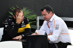 Cyril Abiteboul, directeur général Renault Sport F1 et Éric Boullier, directeur de la compétition de McLaren