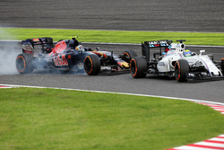 Felipe Massa, FW38 Williams y Carlos Sainz Jr, Scuderia Toro Rosso STR11 batalla por la posición