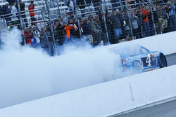 Race winner Kevin Harvick, Stewart-Haas Racing Chevrolet