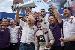 Sir Richard Branson and Sam Bird, DS Virgin Racing, celerate with the team