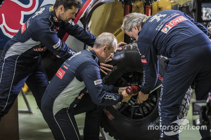 Сіріль Депре, Карлос Сайнс, Стефан Петрансель, Peugeot Sport