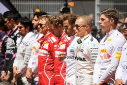 Pilotos en el himno nacional