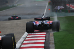 Daniil Kvyat, Scuderia Toro Rosso STR12, runs wide