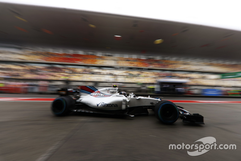 Lance Stroll, Williams FW40, in the pit lane