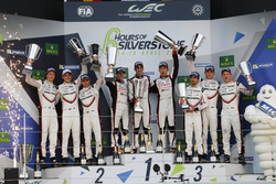 Podium : les vainqueurs #8 Toyota Gazoo Racing Toyota TS050 Hybrid: Anthony Davidson, Sébastien Buemi, Kazuki Nakajima, les deuxièmes, #2 Porsche Team Porsche 919 Hybrid: Timo Bernhard, Earl Bamber, Brendon Hartley, les troisièmes, #1 Porsche Team Porsche 919 Hybrid: Neel Jani, Andre Lotterer, Nick Tandy