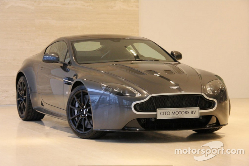 De Aston Martin V12 Vantage S van Max Verstappen