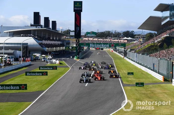 Valtteri Bottas, Mercedes AMG W10 leads Sebastian Vettel, Ferrari SF90Charles Leclerc, Ferrari SF90, Lewis Hamilton, Mercedes AMG F1 W10 and Max Verstappen, Red Bull Racing RB15 at the start of the race