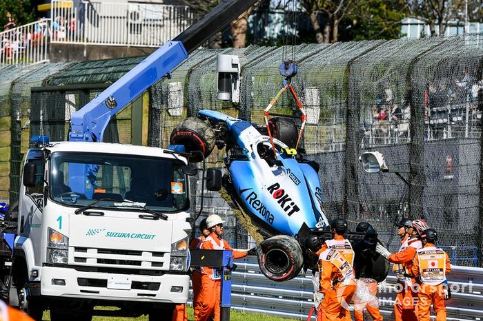 Los oficiales quitan el coche de Robert Kubica, Williams FW42