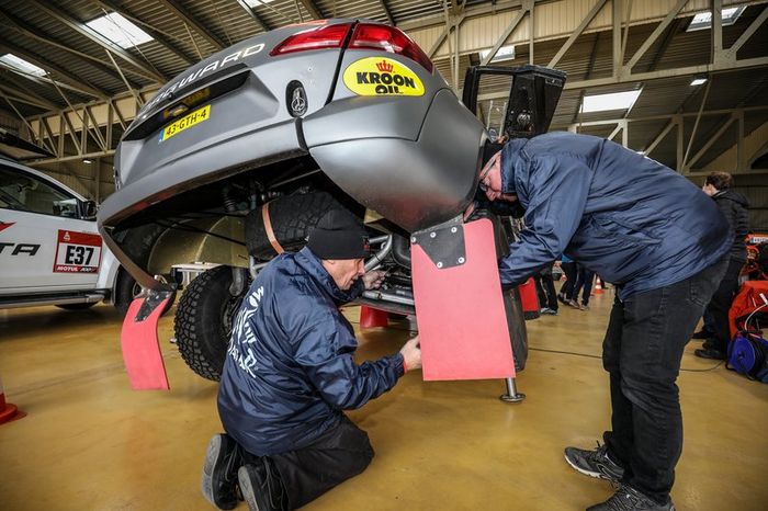 Verificaciones en Paul Ricard antes del embarque del Dakar 2020