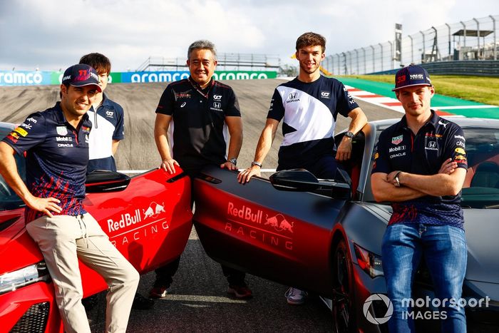 Sesión de fotos del Honda NSX, con Sergio Pérez, Red Bull Racing, Max Verstappen, Red Bull Racing, Yuki Tsunoda, AlphaTauri, Pierre Gasly, AlphaTauri y Masashi Yamamoto, Director General de Honda Motorsport 
