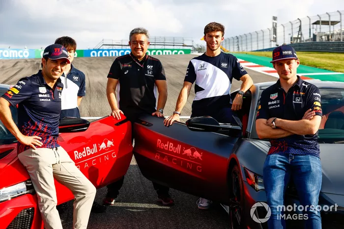 Sesión de fotos del Honda NSX, con Sergio Pérez, Red Bull Racing, Max Verstappen, Red Bull Racing, Yuki Tsunoda, AlphaTauri, Pierre Gasly, AlphaTauri y Masashi Yamamoto, Director General de Honda Motorsport 