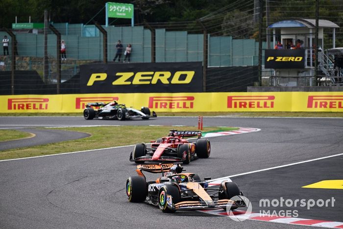 Oscar Piastri, McLaren MCL38, Charles Leclerc, Ferrari SF-24, Lewis Hamilton, Mercedes F1 W15