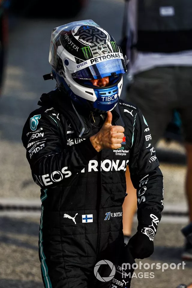 Ganador de la pole position Valtteri Bottas, Mercedes-AMG F1 en Parc Ferme