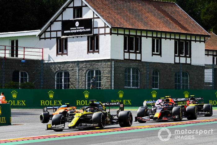 Daniel Ricciardo, Renault F1 Team R.S.20, Alex Albon, Red Bull Racing RB16, Esteban Ocon, Renault F1 Team R.S.20
