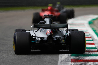 Kimi Raikkonen, Ferrari SF71H, Lewis Hamilton, Mercedes AMG F1 W09