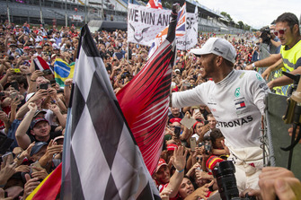 Race winner Lewis Hamilton, Mercedes AMG F1 celebrates with the fans