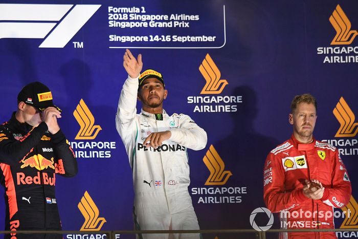 Podio: Max Verstappen, Red Bull Racing, Lewis Hamilton, Mercedes AMG F1 y Sebastian Vettel, Ferrari celebran